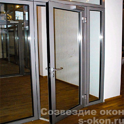 Входные алюминиевые двери со стеклом