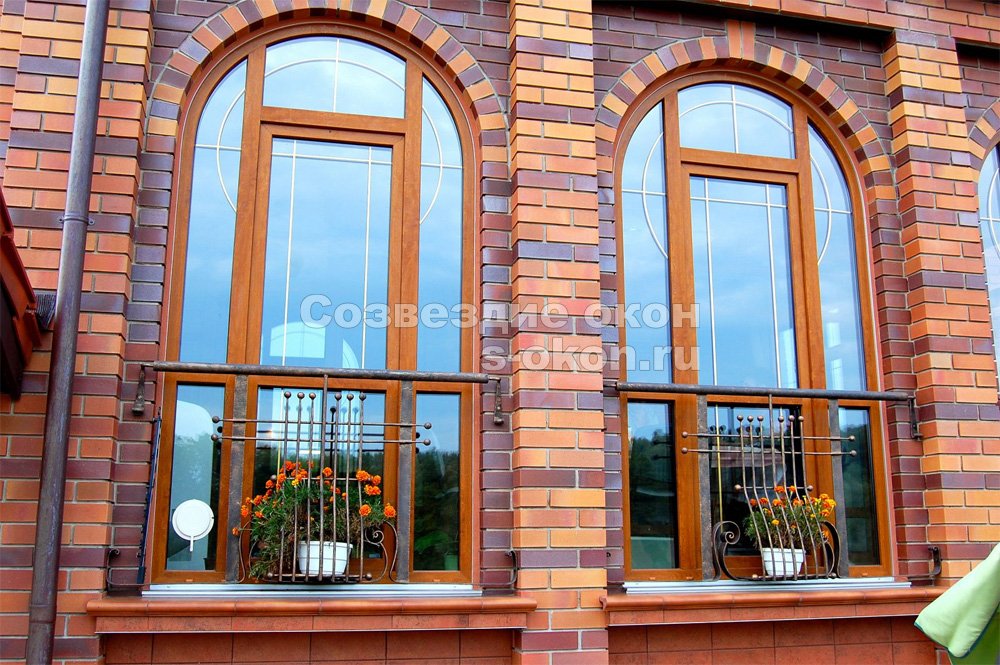 Окна с  витражами украсят дом без особых затрат - наиболее декоративные окна из возможных
